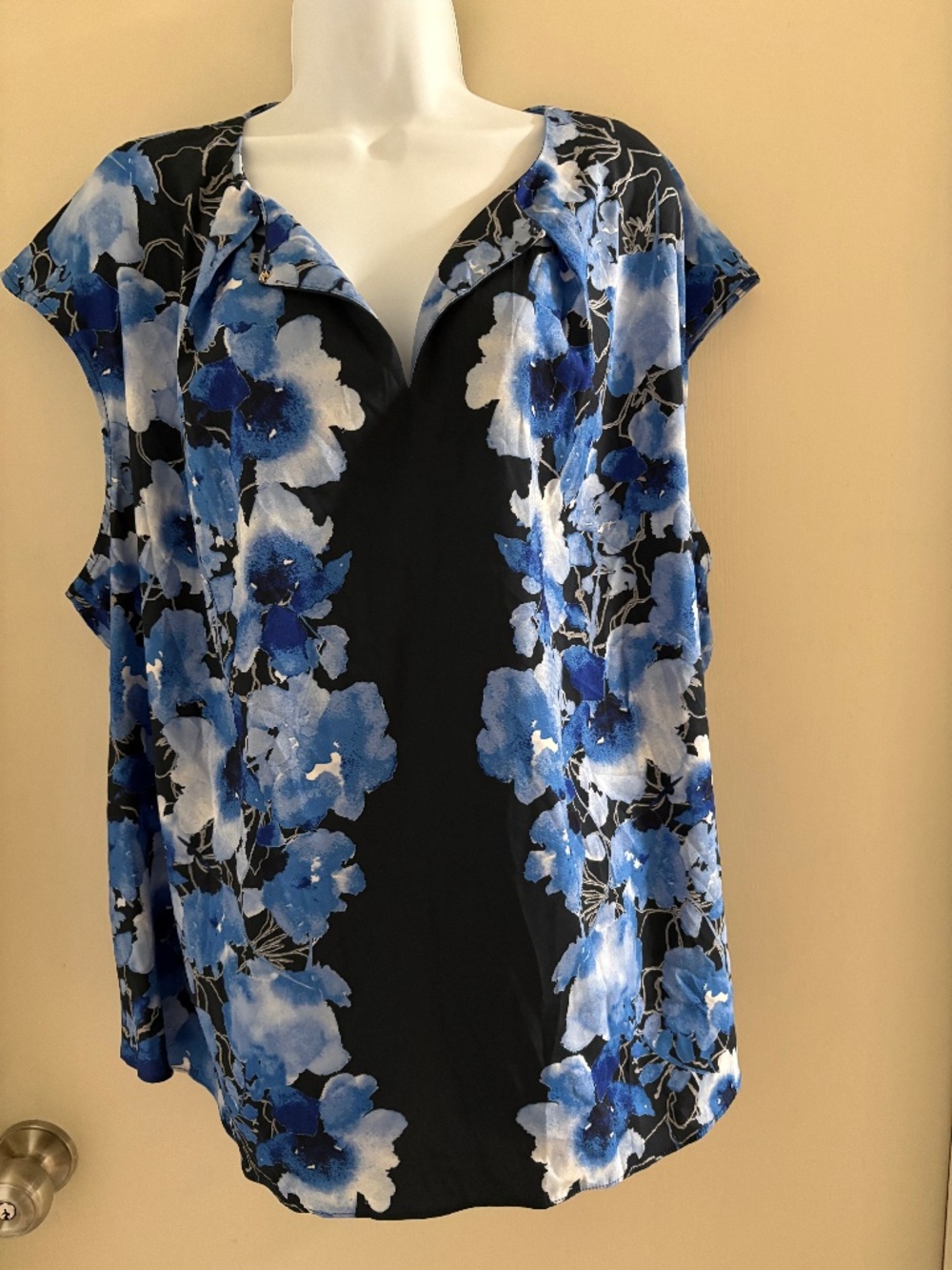 The Limited Collection 2X blouse black and blue